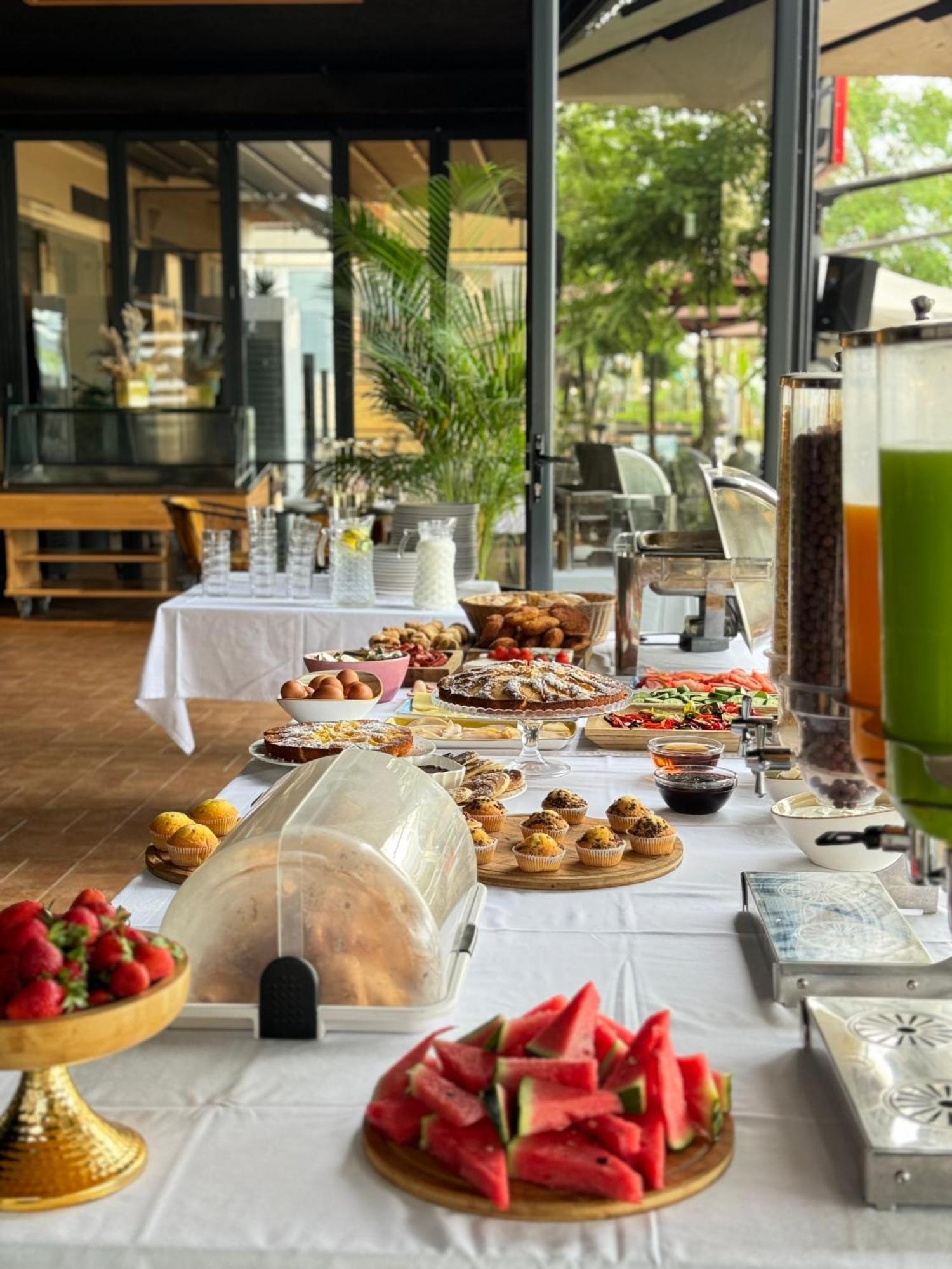 Hotel Patio Влёра Экстерьер фото